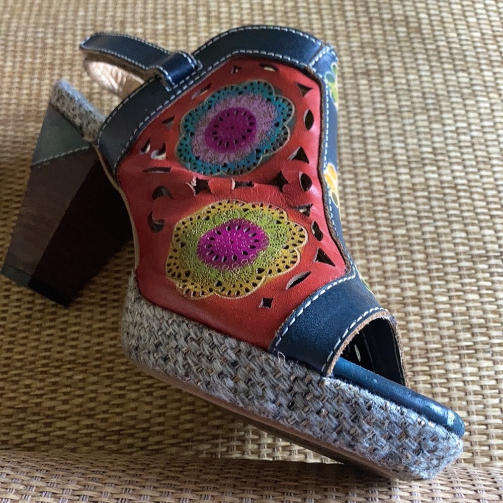 L’Artisa Spring Step Heeled Sandals size 8 these are a 9 (8.5-9)